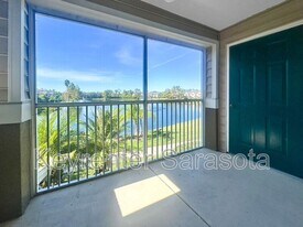 8809 Manor Loop in Lakewood Ranch, FL - Building Photo