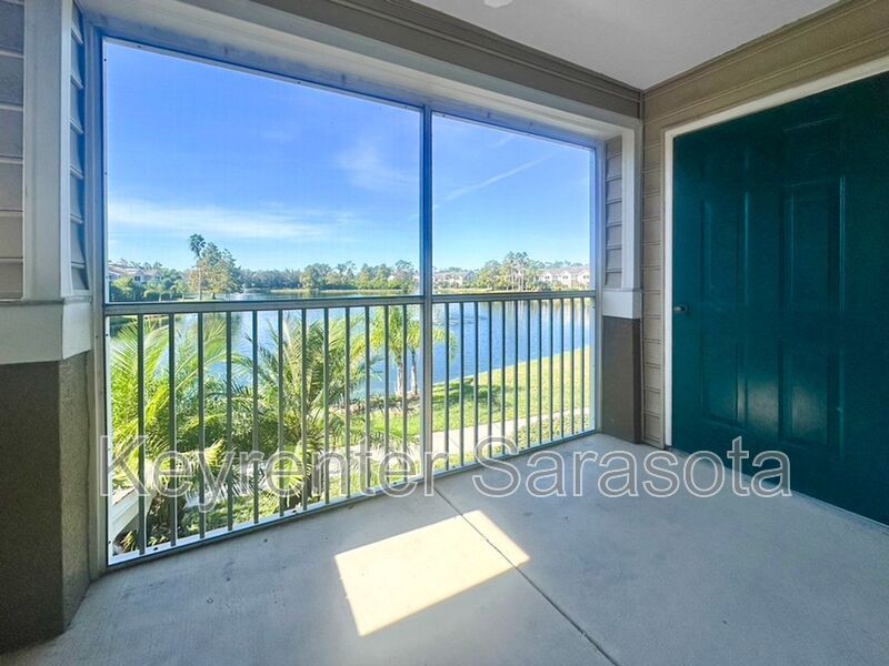 8809 Manor Loop in Lakewood Ranch, FL - Building Photo