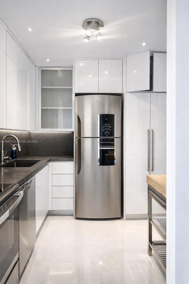 property at 3731 N Country Club Dr