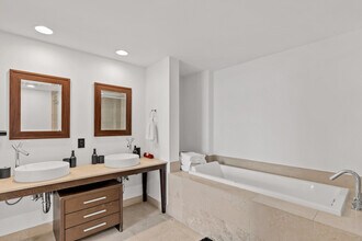 631 Brickell Ave in Miami, FL - Building Photo - Building Photo