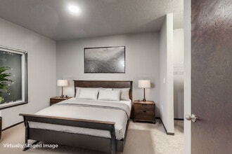 The River in Mason City, IA - Foto de edificio - Building Photo