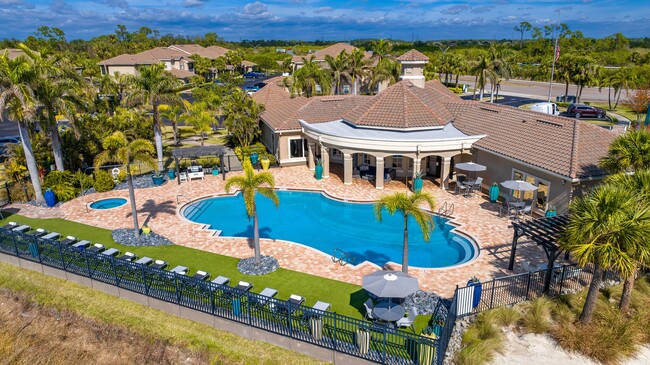 Lakes of Tuscana in Port Charlotte, FL - Foto de edificio - Building Photo