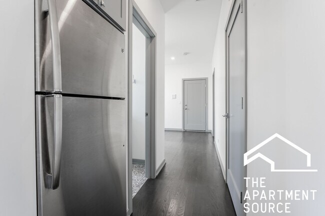 2806 N Mozart St, Unit 2R in Chicago, IL - Foto de edificio - Building Photo