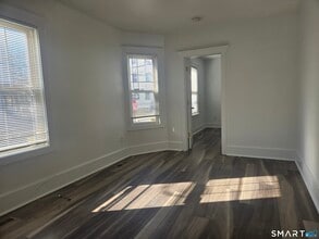 67 Woodside St in Stamford, CT - Building Photo - Building Photo