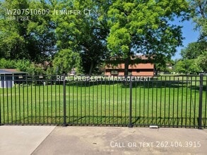 W207S10609 Jennifer Ct in Muskego, WI - Building Photo - Building Photo
