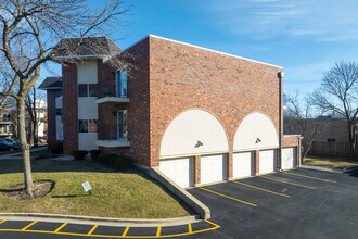 1710 S Arlington Heights Rd in Arlington Heights, IL - Foto de edificio - Building Photo