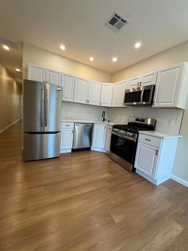 628 Bramhall Ave in Jersey City, NJ - Building Photo - Building Photo