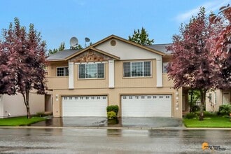 5555 Sapphire Loop in Anchorage, AK - Building Photo - Building Photo