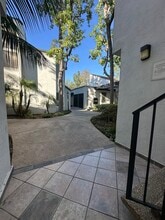 18645 Hatteras St, Unit 102 in Tarzana, CA - Building Photo - Building Photo