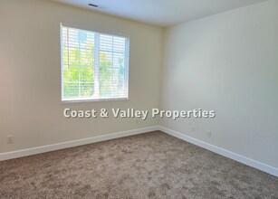 2495 Muirfield Way in Gilroy, CA - Building Photo - Building Photo