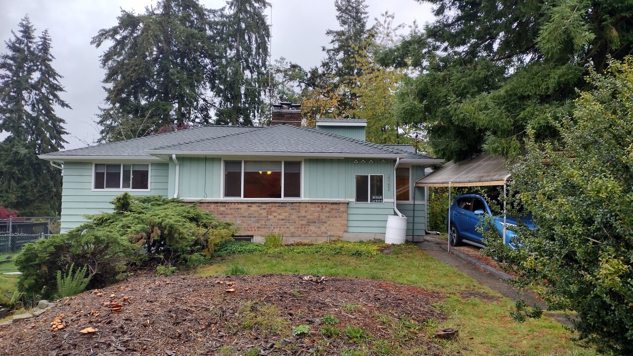 23204 64th Ave W in Mountlake Terrace, WA - Foto de edificio