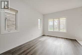 121 Sunflower Pl in Welland, ON - Building Photo - Building Photo