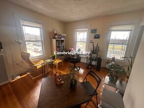543 Broadway, Unit 2A in Somerville, MA - Building Photo - Building Photo