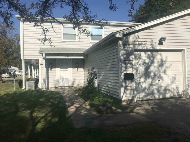 1373 S Glen Cir-Unit -1373 S Glen Circle Apartment D in Aurora, IL - Building Photo