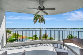 8200 Lakeshore Dr in Hypoluxo, FL - Building Photo - Building Photo