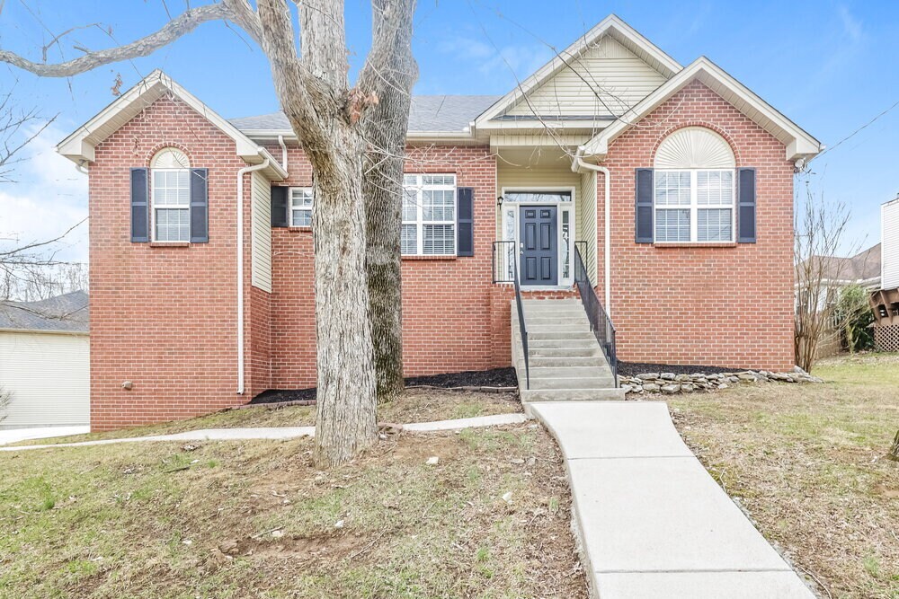 1802 N Bonham Ct in Mount Juliet, TN - Foto de edificio