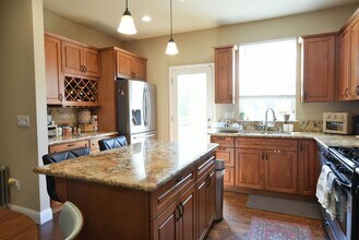 294 La Pala Dr in San Jose, CA - Building Photo - Building Photo