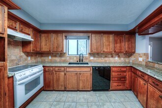 25 Shady Oak Ln in Conroe, TX - Building Photo - Building Photo