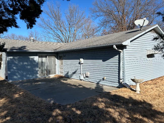 3511 SE Island Cir in Topeka, KS - Building Photo - Building Photo
