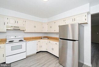 592 Wrensong Rd in Yardley, PA - Building Photo - Building Photo