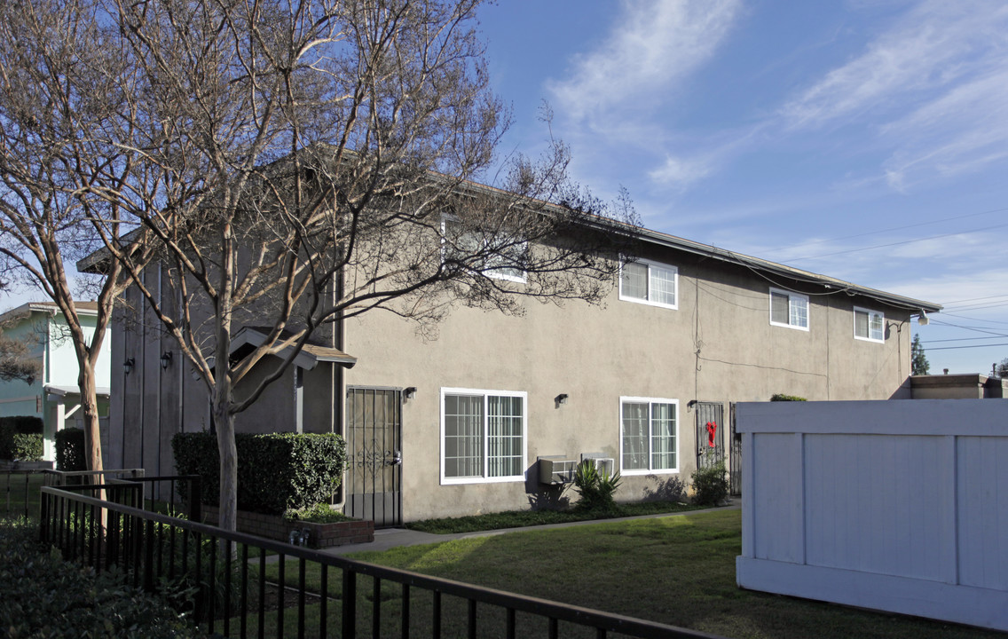 Helena Gardens (por) in Montclair, CA - Building Photo