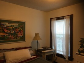 39 Outlook Ave in West Hartford, CT - Building Photo