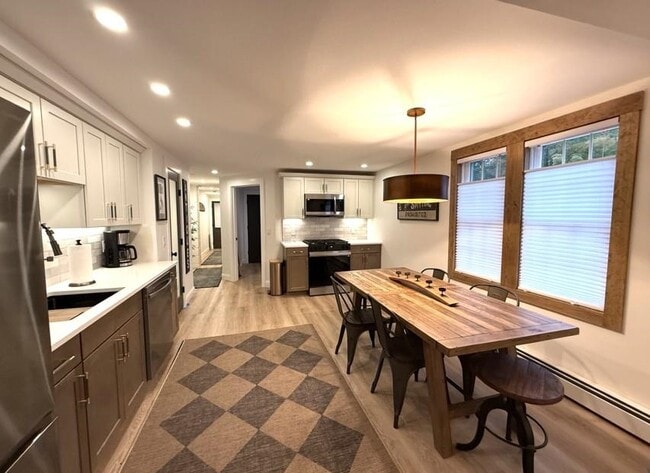 property at 2895 White Mountain Hwy