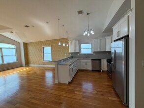398 Cator Ave in Jersey City, NJ - Building Photo - Building Photo