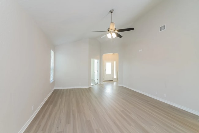 13515 Petty Run in San Antonio, TX - Building Photo - Building Photo