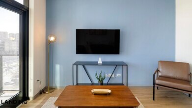 513 S Damen Ave, Unit 702 in Chicago, IL - Building Photo - Building Photo