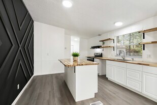 36375 Longleaf Dr in Independence, LA - Building Photo