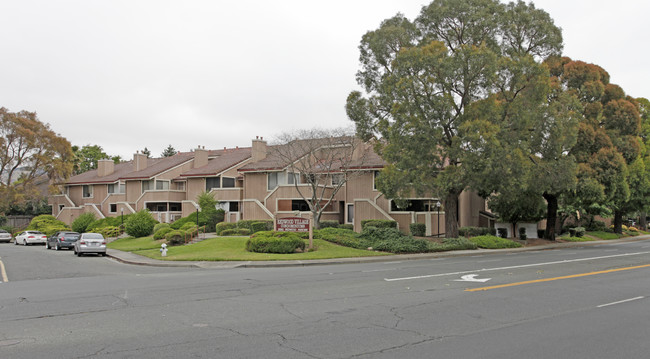 Redwood village condominiums in Vallejo, CA - Building Photo - Building Photo