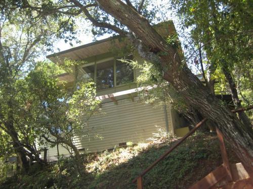 98 Briar Rd in Kentfield, CA - Foto de edificio - Building Photo