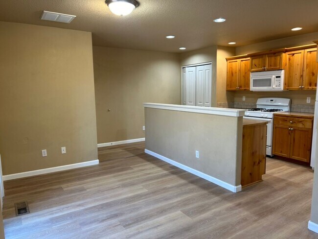 16547 Daisy Pl in La Pine, OR - Building Photo - Building Photo