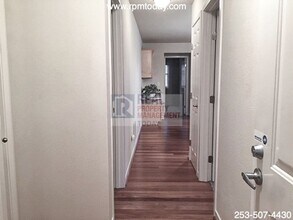 13422 97th Ave E in Puyallup, WA - Foto de edificio - Building Photo