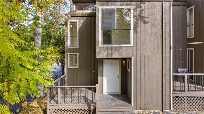 302 Pleasant St in Grass Valley, CA - Building Photo - Building Photo