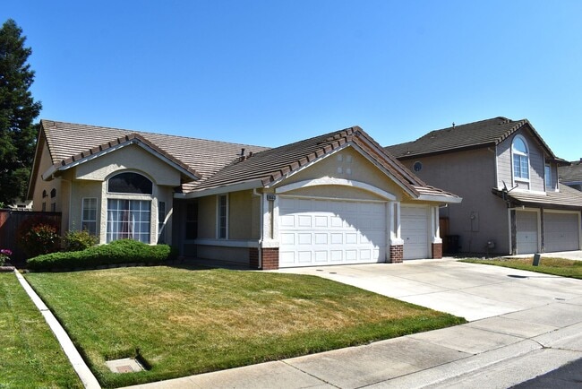 8663 Disa Alpine Way in Elk Grove, CA - Building Photo - Building Photo