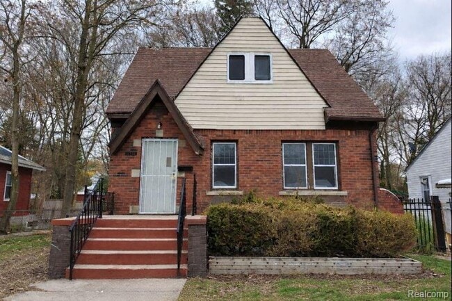 property at 18244 Lenore Ave