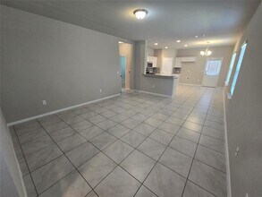 2013 Langdale Ln in Austin, TX - Building Photo - Building Photo