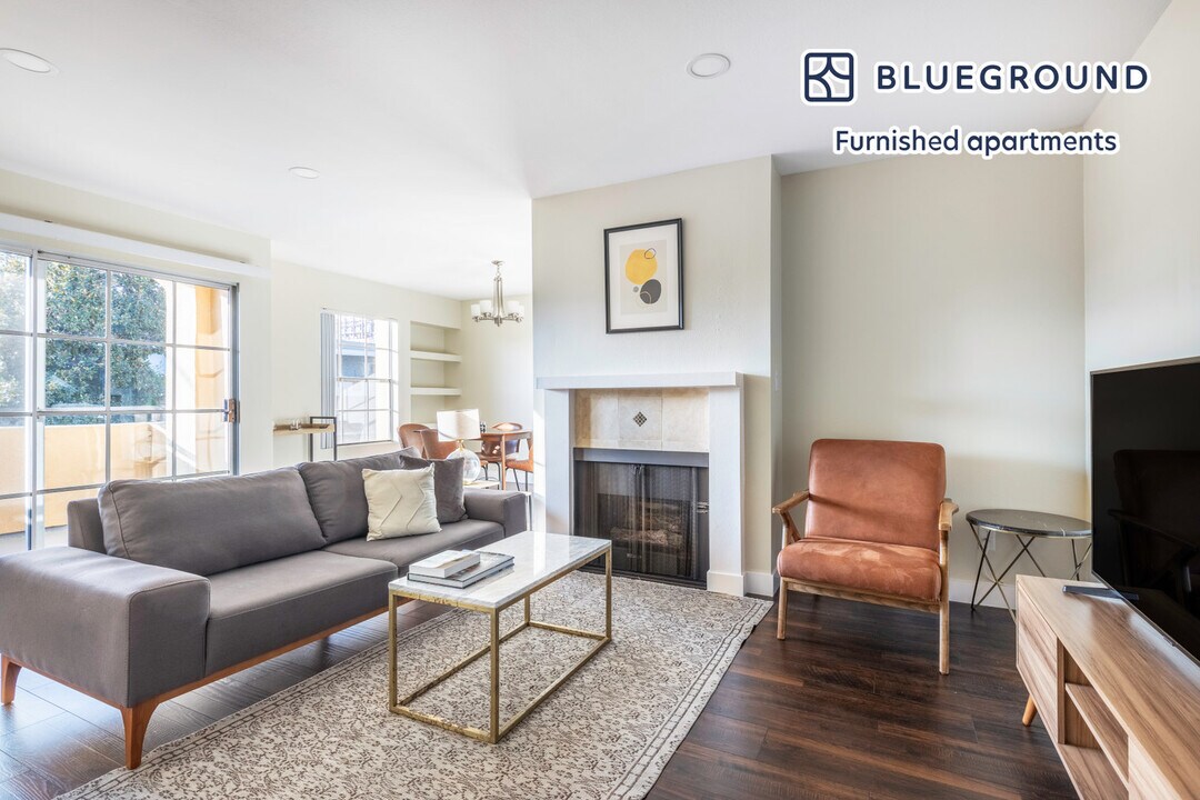 960 N Alfred St-Unit -FL1-ID362 in Los Angeles, CA - Building Photo