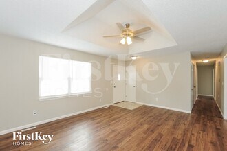 2116 NE Cromwell St in Lee's Summit, MO - Building Photo - Building Photo