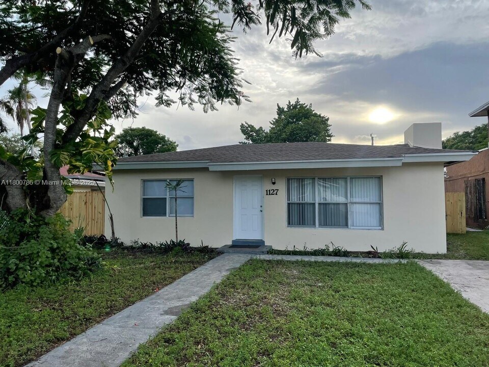 1127 NW 7th Ave in Fort Lauderdale, FL - Building Photo