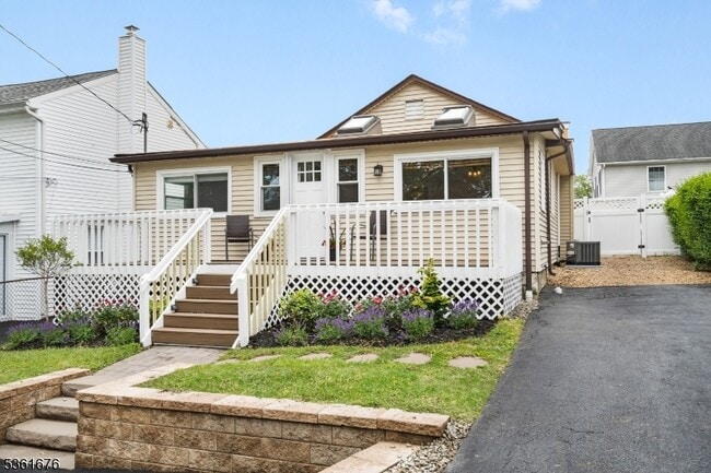 property at 28 Willow St