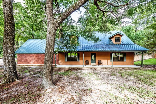 3660 Red Bud Ln in Huntsville, TX - Building Photo - Building Photo