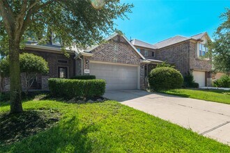 8922 Pinenut Dr in Cypress, TX - Foto de edificio - Building Photo