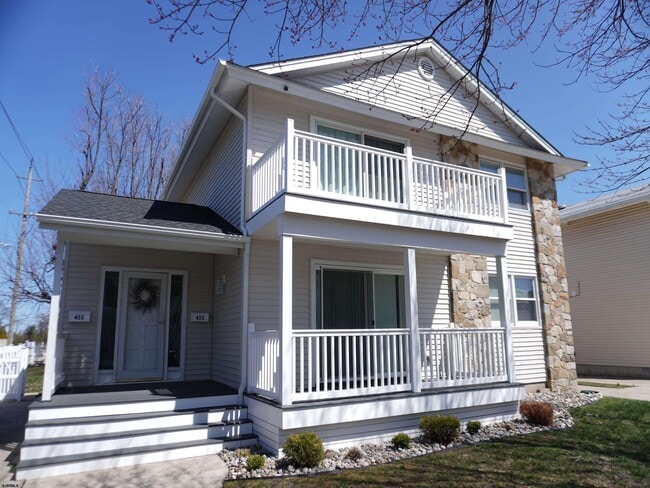 property at 453 Berkshire Dr