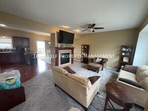 332 NW Driftwood Dr in Ankeny, IA - Building Photo - Building Photo