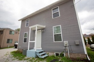 208 E Davenport St in Iowa City, IA - Building Photo - Building Photo