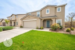 661 9th St in Sanger, CA - Building Photo