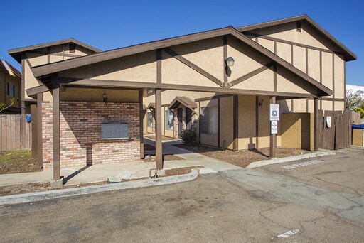 319 Roosevelt St-Unit -Unit F in Chula Vista, CA - Building Photo - Building Photo